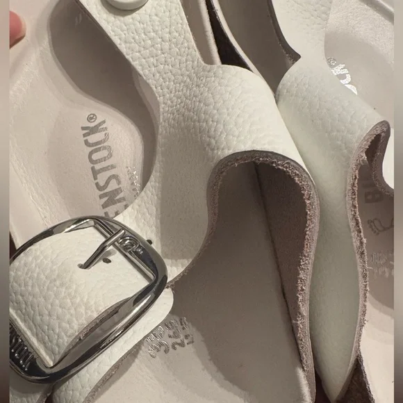 Birkenstock Gizeh Big Buckle in White - Picture 2 of 5